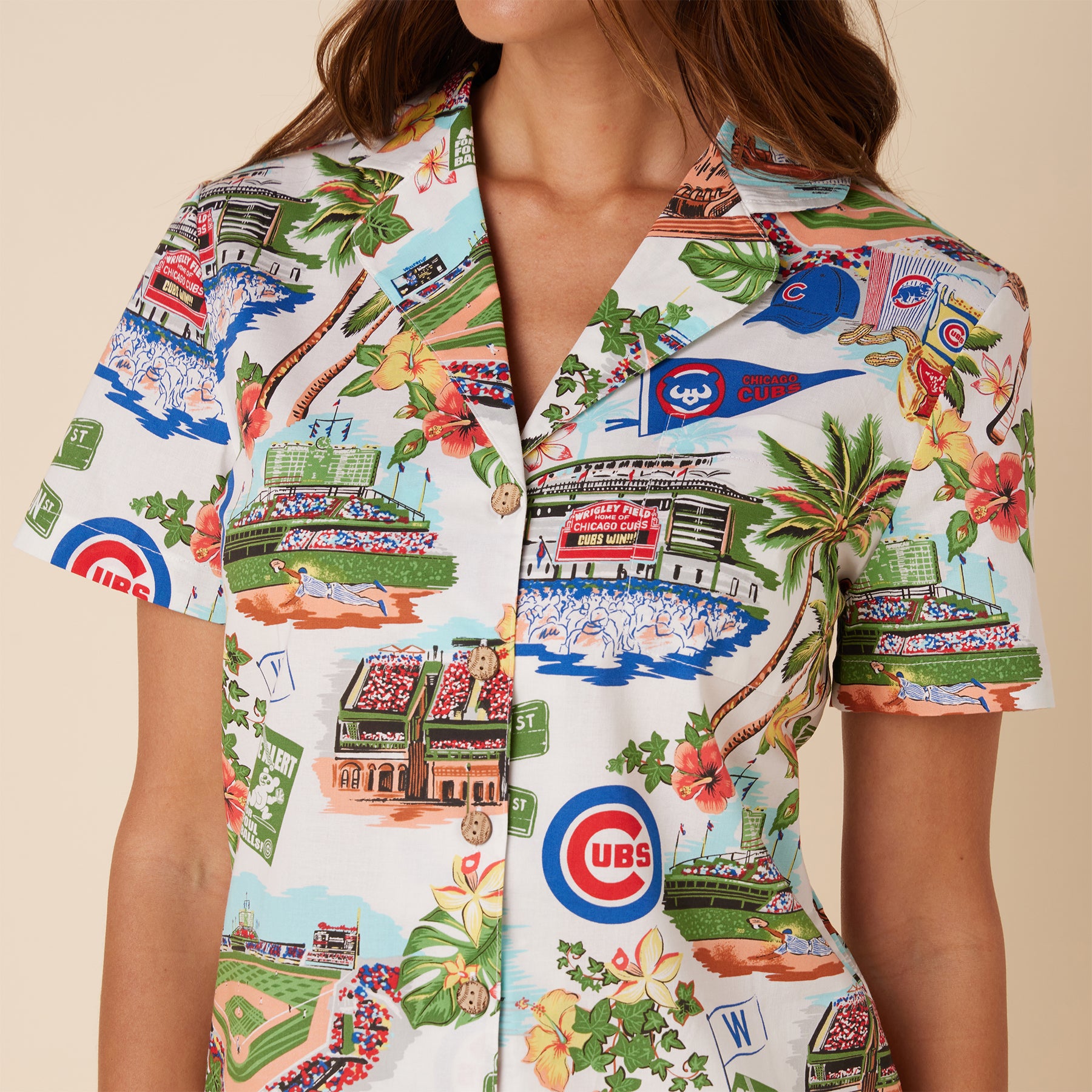 MLB® WOMEN'S CHICAGO CUBS SCENIC CAMP SHIRT