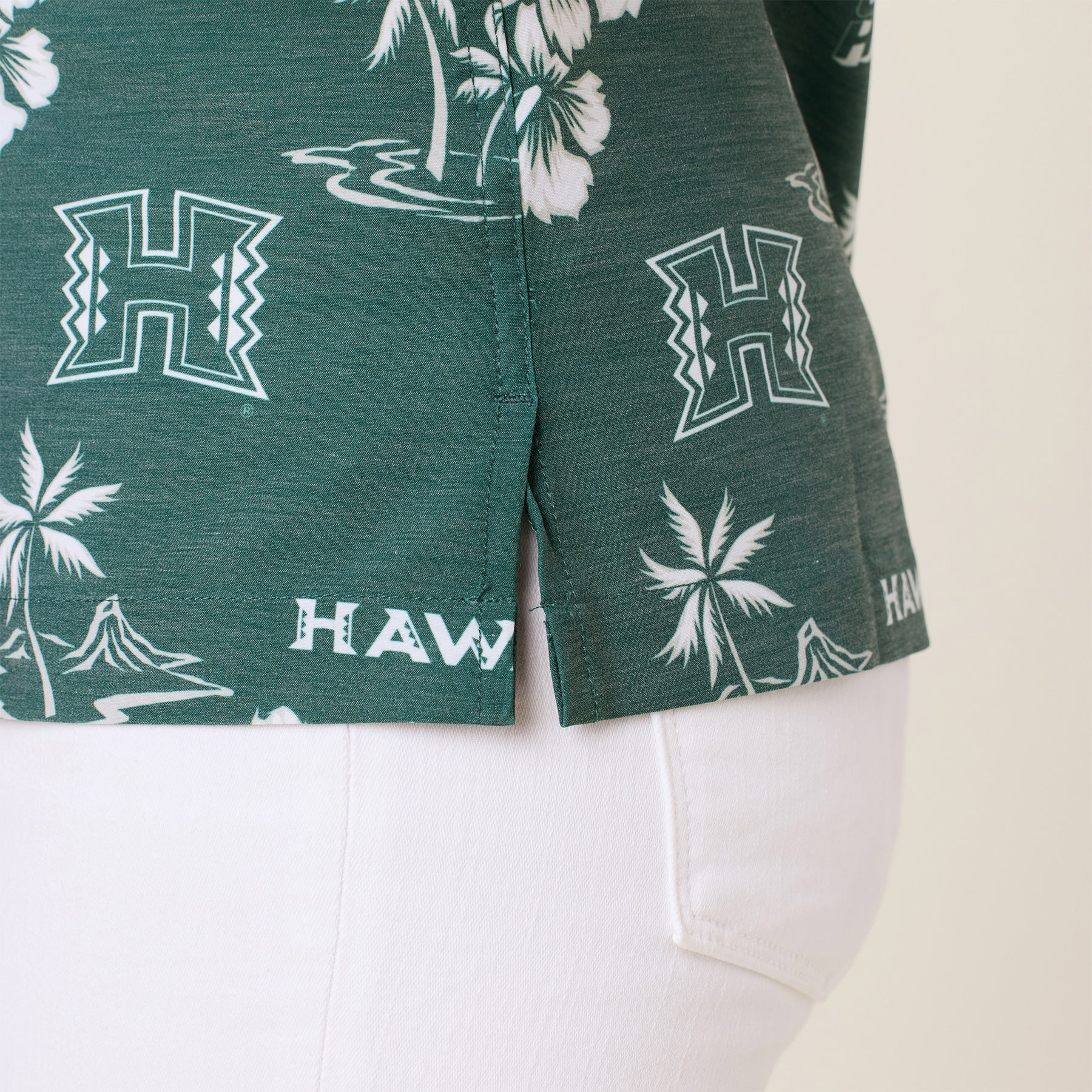 WOMEN'S UNIVERSITY OF HAWAI'I GAME DAY PERFORMANCE BUTTON FRONT